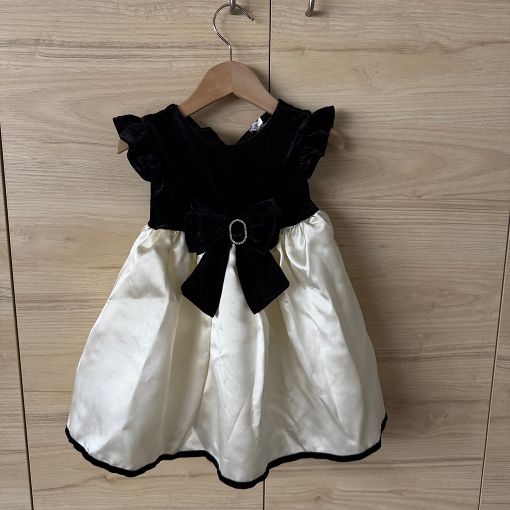 Blueberi Boulevard Black and Cream Formal Dress